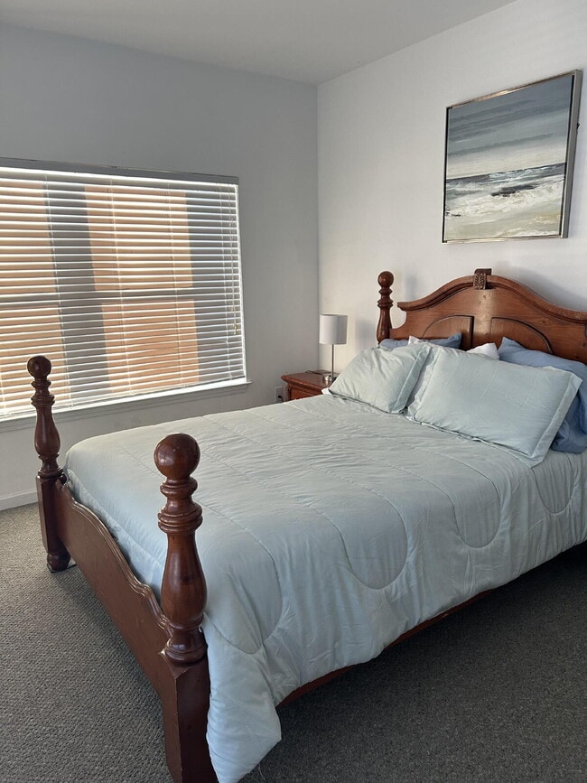 Building Photo - Great townhome 3/2 fully furnished!