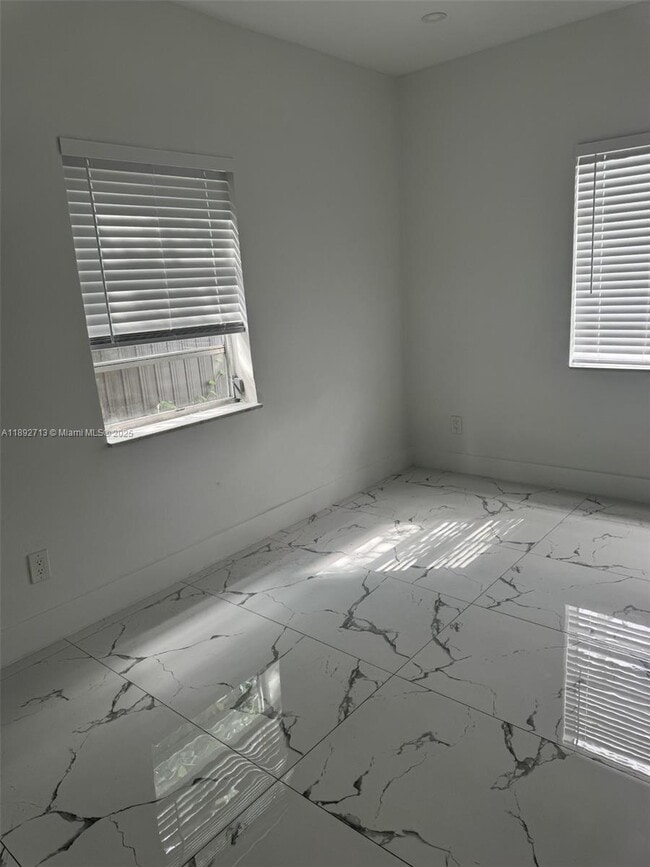 Foto del edificio - 345 SW 49th Ave
