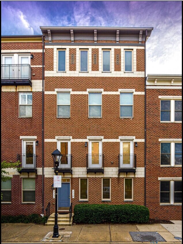 Primary Photo - 112 S Exeter St