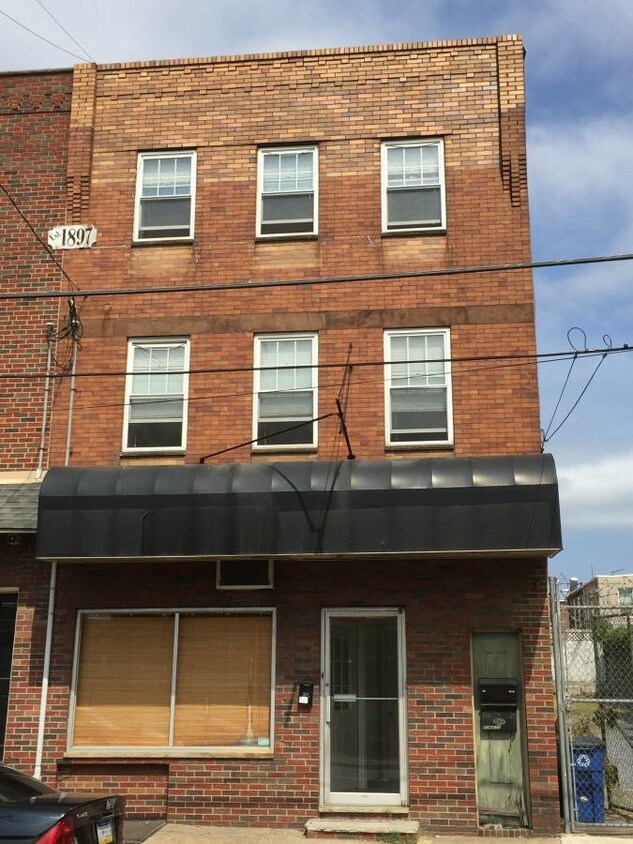 Primary Photo - 2974 Richmond St