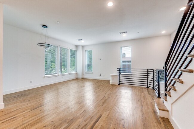 Foto del edificio - 1828 N Garrett Ave