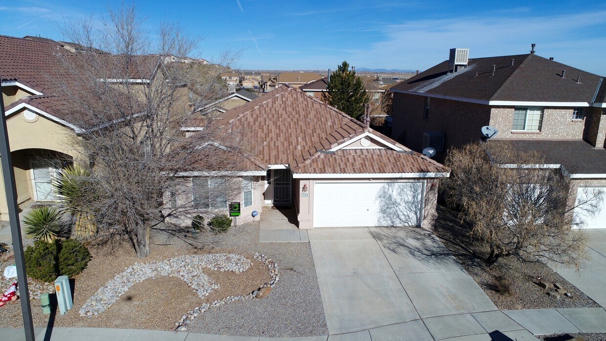Primary Photo - Great Single Story Home In Highly Desirabl...