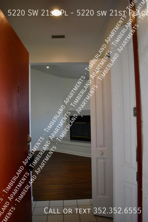 Building Photo - 5220 SW 21st Pl