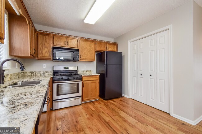 Building Photo - 3 Dene Dr