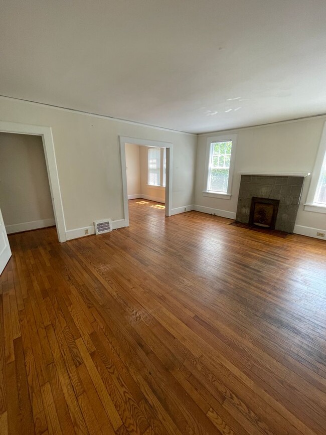 Building Photo - 604 Waccamaw Avenue