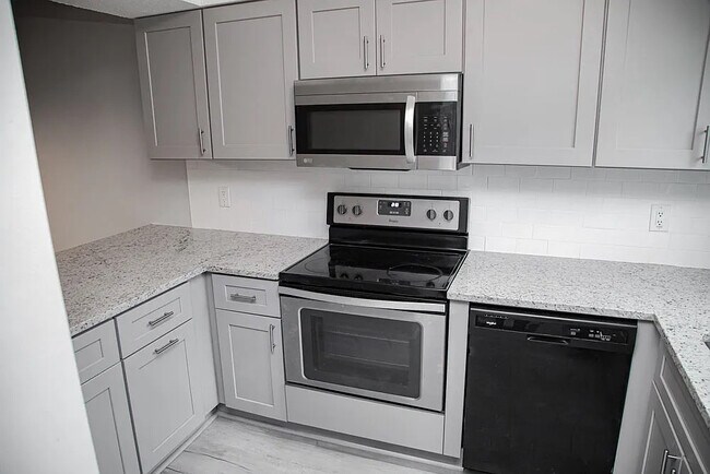 Foto del edificio - Room in Townhome on Bona Ct