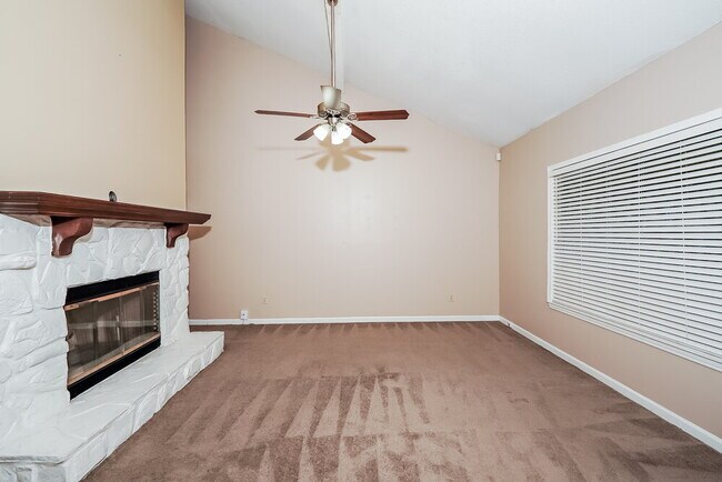 Building Photo - 2301 Loch Lomond Ln