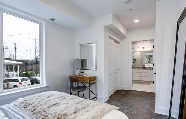 Building Photo - 1001 Bryant St NE