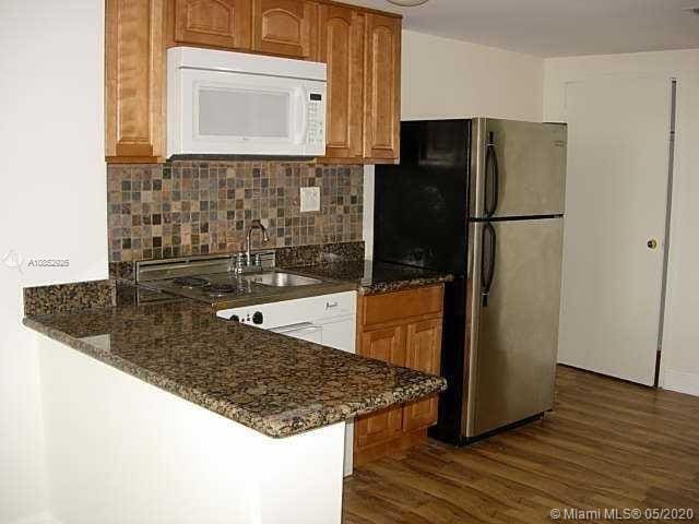 Building Photo - 801 Brickell Bay Dr