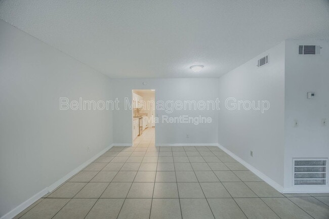 Foto del edificio - 605 Northlake Blvd