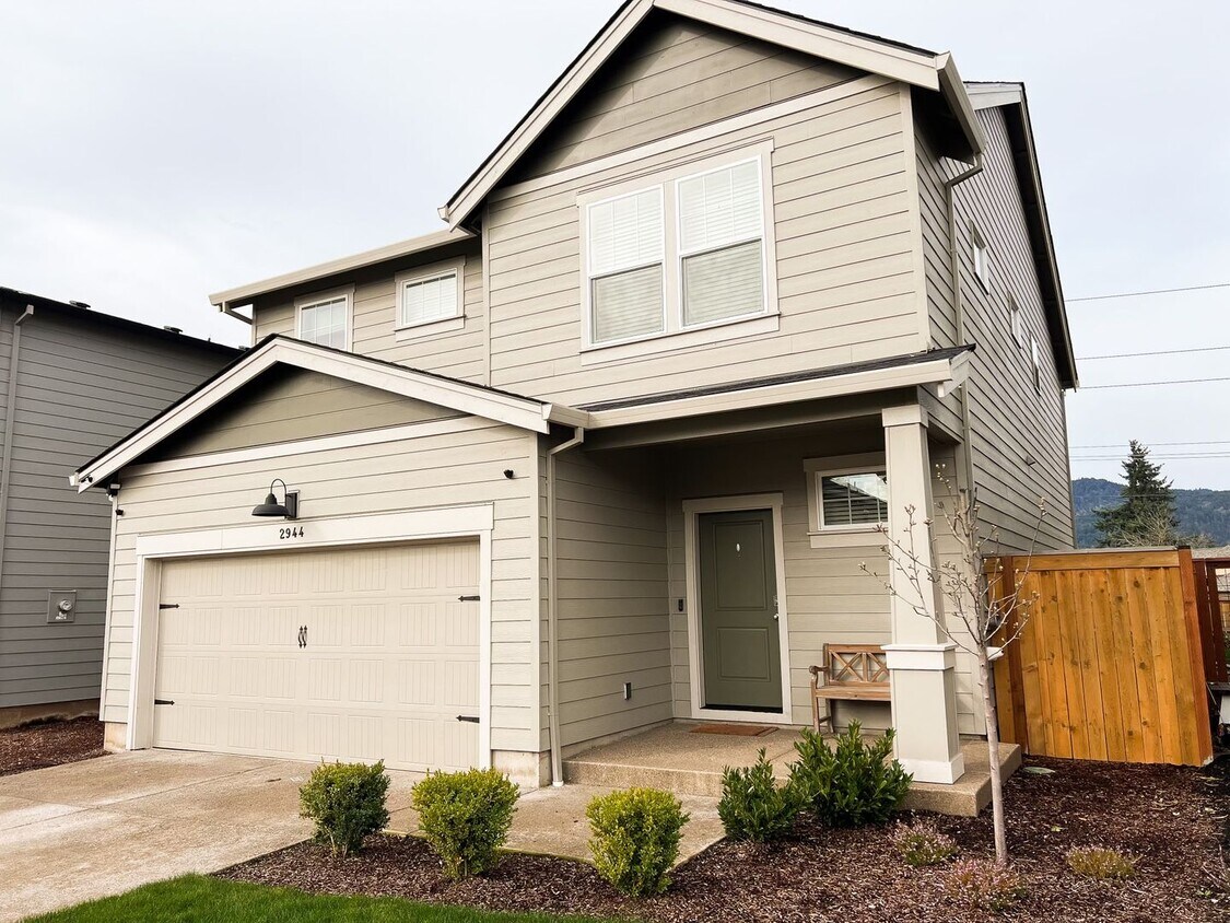 Primary Photo - 4 Bedroom House in Springfield