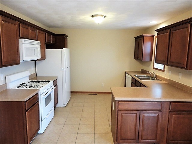 Building Photo - 3085 Warwickshire Drive