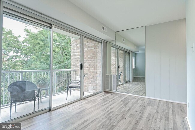 Building Photo - 8000 Le Havre Pl