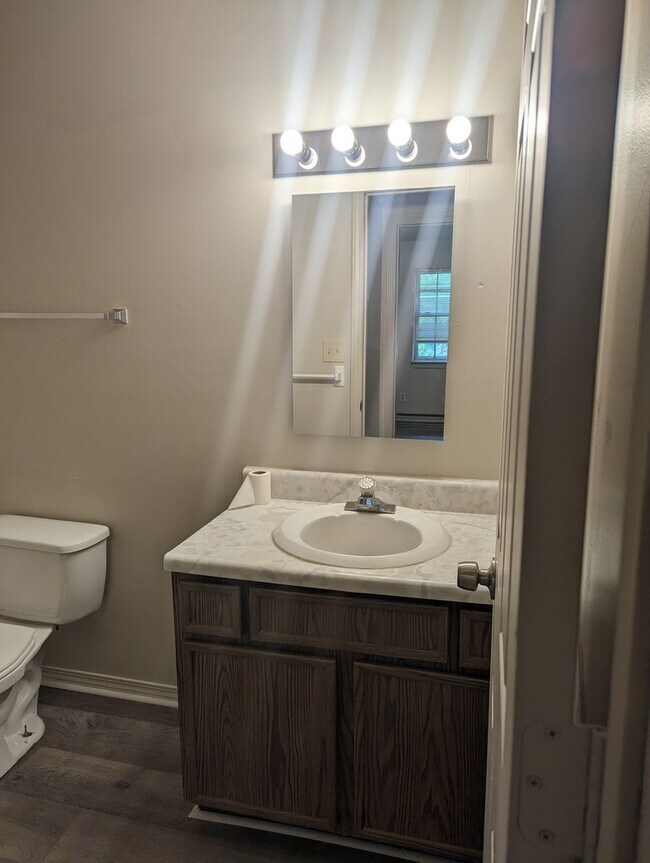 Foto del edificio - Upstairs 2 Bedroom Apartment - Remodeled May 2023