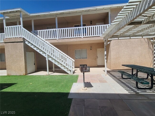 Building Photo - 1827 E Calvada Blvd