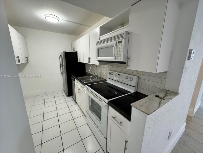 Building Photo - 1251 NE 108th St