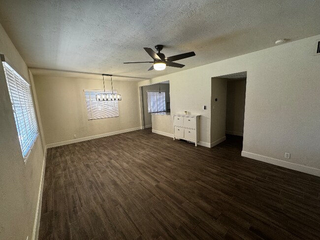 Building Photo - 1620 E Rancho Dr