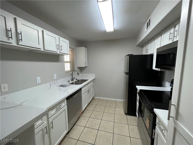 Foto del edificio - 2300 E Silverado Ranch Blvd
