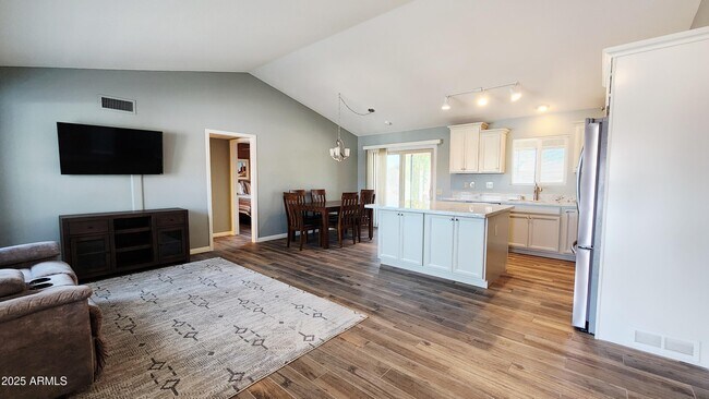 Foto del edificio - 14227 W Yosemite Dr