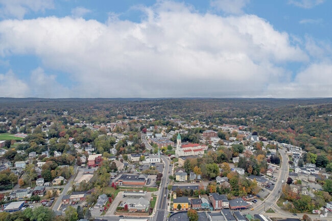 Charlton/Southbridge is known for its friendly community and nearby amenities.