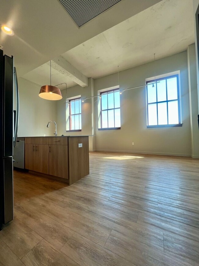 Interior Photo - Malone