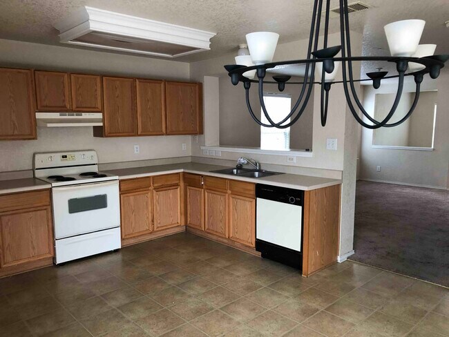 Building Photo - 11402 Belair Flats