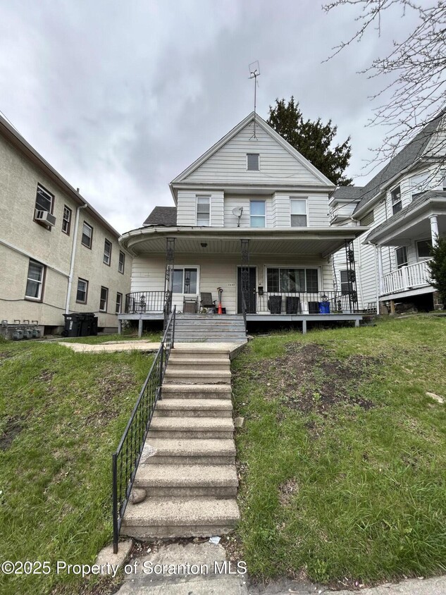 Primary Photo - 1607 Mulberry St
