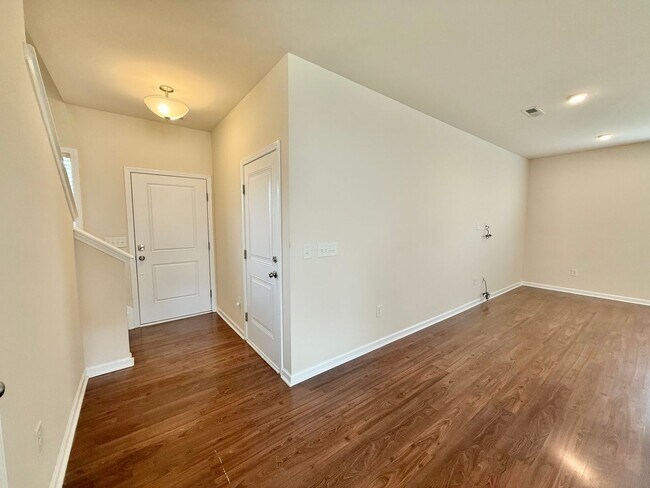 Building Photo - **OFFERING REFUNDABLE APPLICATION FEES** Spacious 4BD, 3BA Durham Home in a Prime Location Near D...