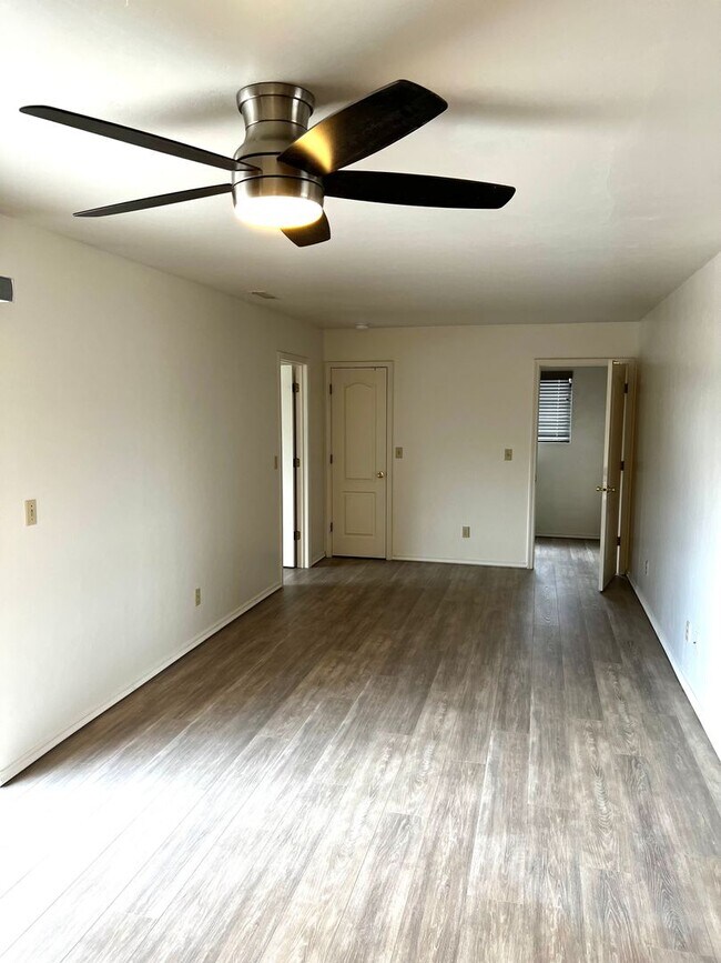 Building Photo - Three Bedroom Home Near Hwy 69