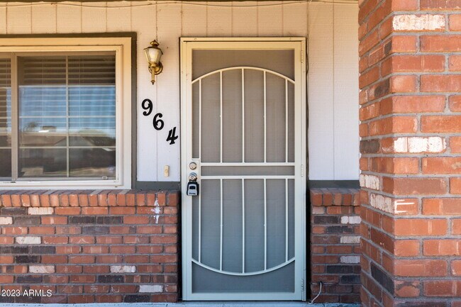Foto del edificio - 964 W Hackamore St