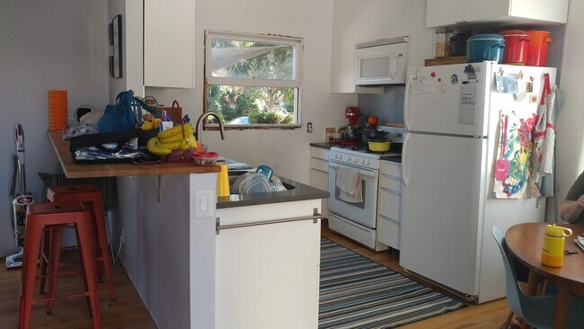 Building Photo - 1303 Hepner Ave