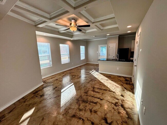 Foto del edificio - Experience Refined Living in This Elegant ...