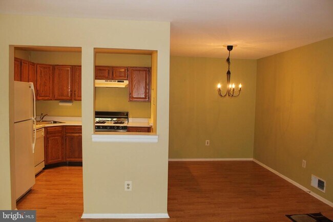 Building Photo - 84 Cheverny Ct