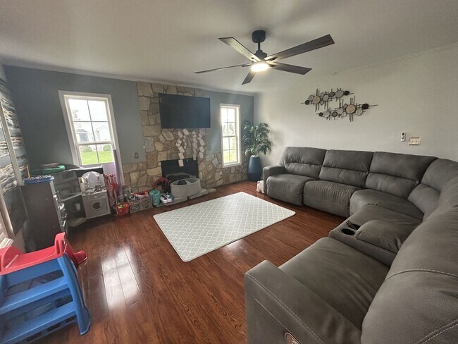 Foto del edificio - Home for Rent in Queenswood Subdivision - Elizabeth City, NC