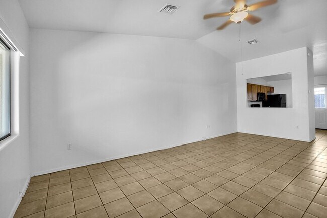 Building Photo - Very Nice Duplex- 2 Bed/2 Bath