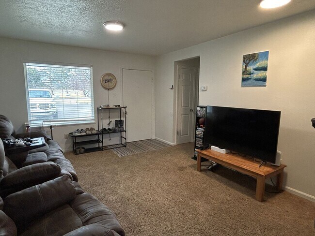 Building Photo - 1602 N 4th St