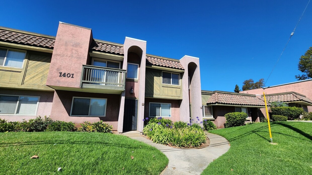 Primary Photo - 2 Bed Unit In Somerset Woods Community