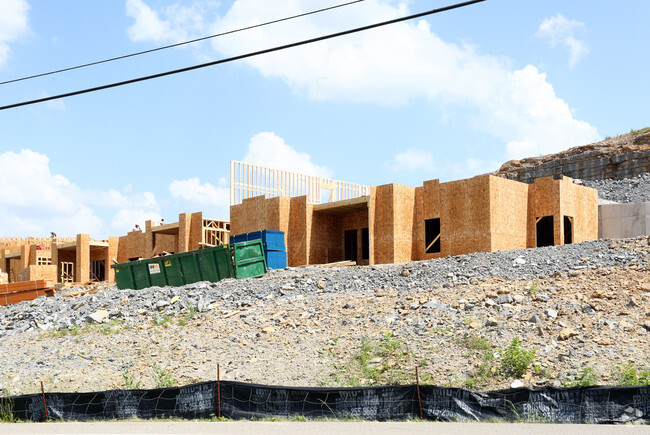 Building Photo - 715 Woodland