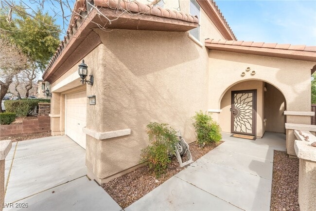 Building Photo - 10822 La Florentina Ave