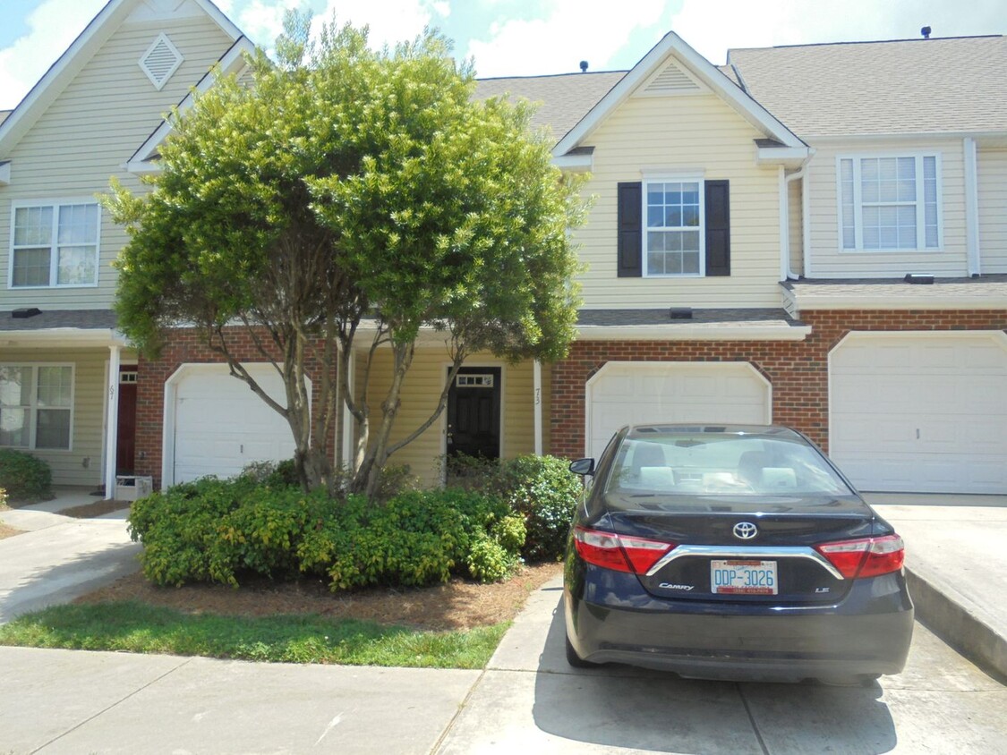 Primary Photo - Townhouse with 2 bedrooms, 2.5 Baths, and ...