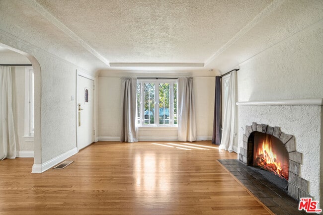 Foto del edificio - 2038 Malcolm Ave