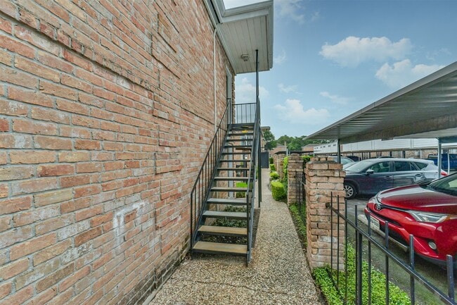Building Photo - 6410 Del Monte Dr