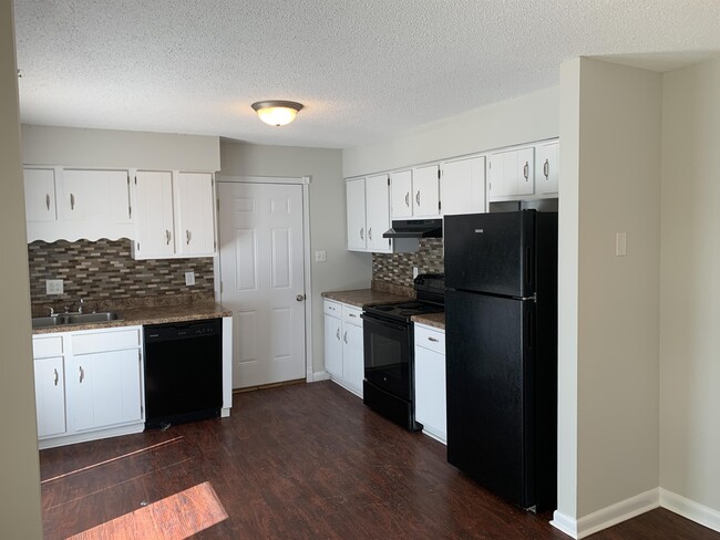Building Photo - 6604 Cadbury Dr