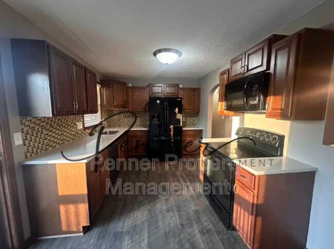 Building Photo - 302 SE Brentwood Dr