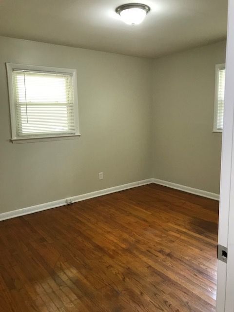 Building Photo - 5615 Lakeside Trl