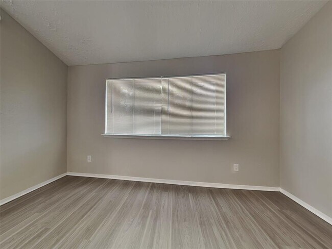 Building Photo - 16711 Lost Quail Dr