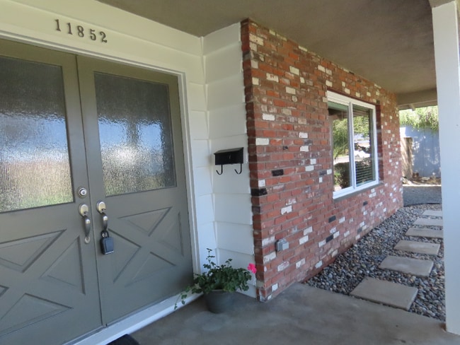 Building Photo - 11852 Crystal Ave