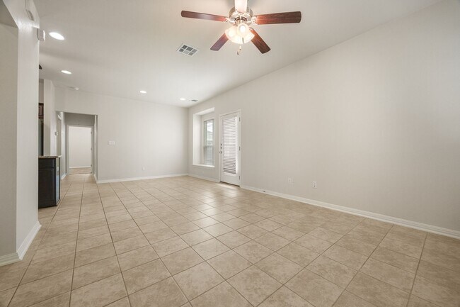 Foto del edificio - 2 BEDROOM HOME LOCATED IN SAN MARCOS, TEXAS!
