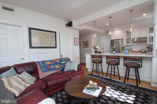 Building Photo - 250 S 17th St