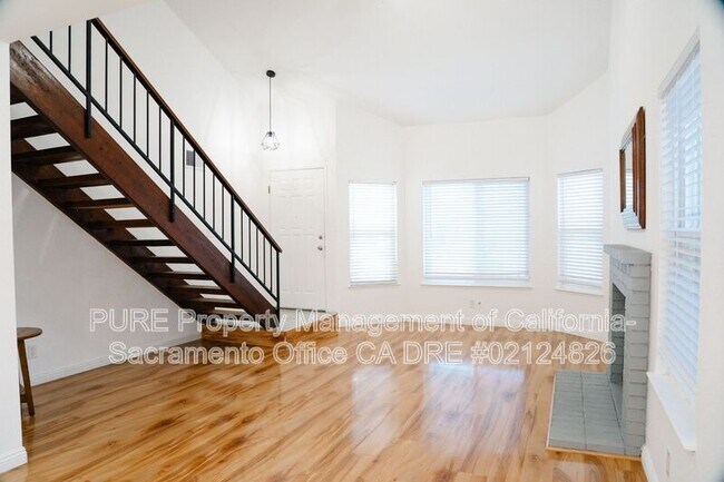 Building Photo - 887 Maplegrove Way
